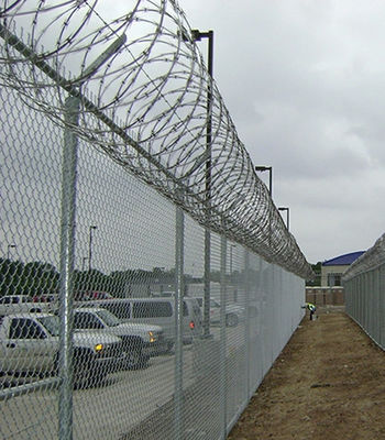 resistenza di Galvanzied Diamond Chain Link Fencing Aging della IMMERSIONE calda di 2-4mm